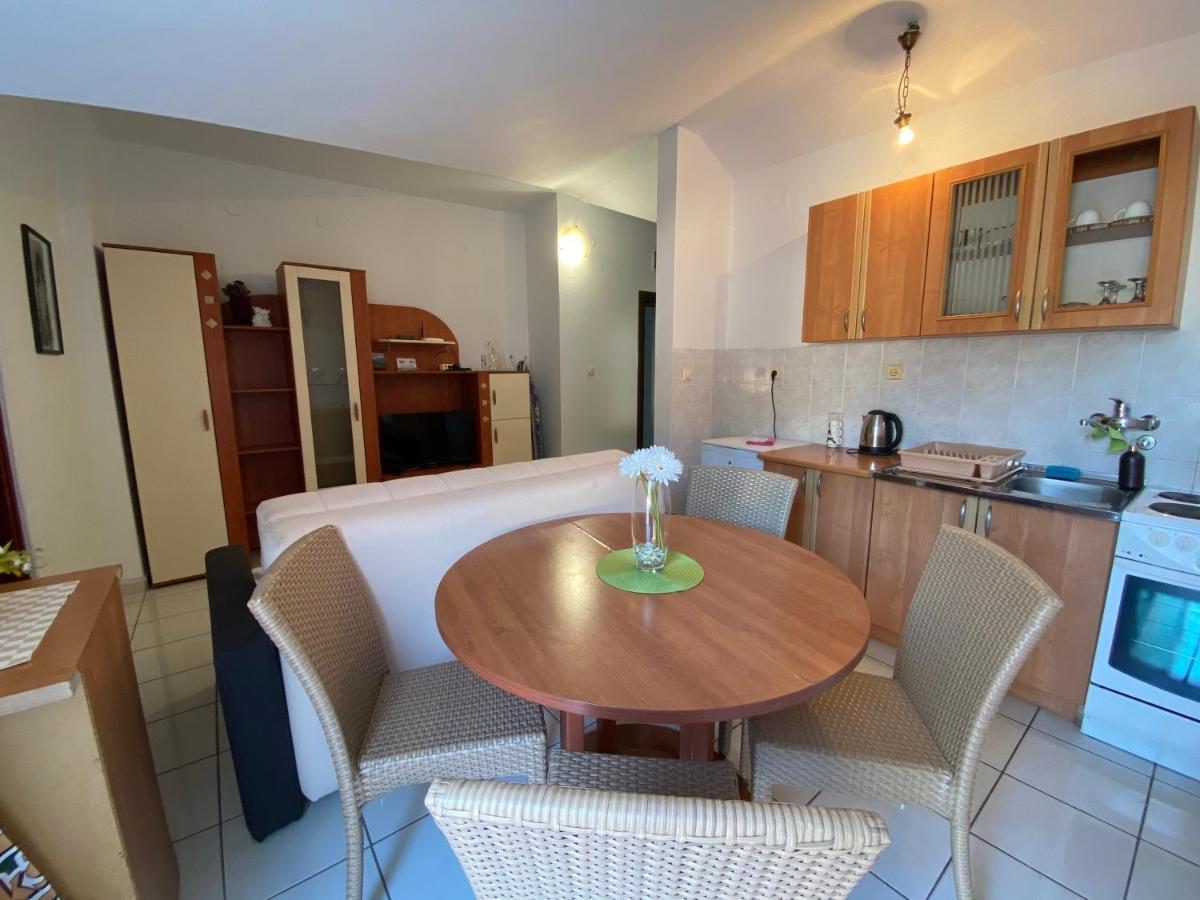 Apartments Mandarina Garden Petrovac Buitenkant foto