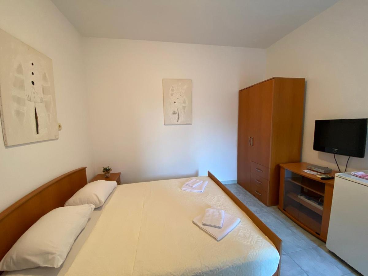 Apartments Mandarina Garden Petrovac Buitenkant foto
