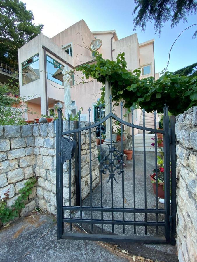Apartments Mandarina Garden Petrovac Buitenkant foto