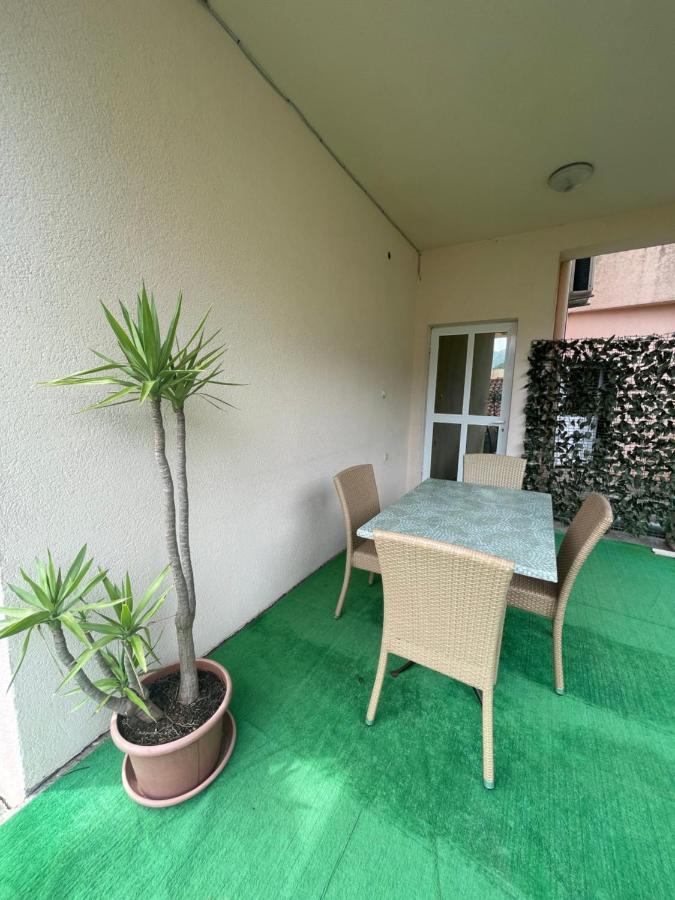 Apartments Mandarina Garden Petrovac Buitenkant foto