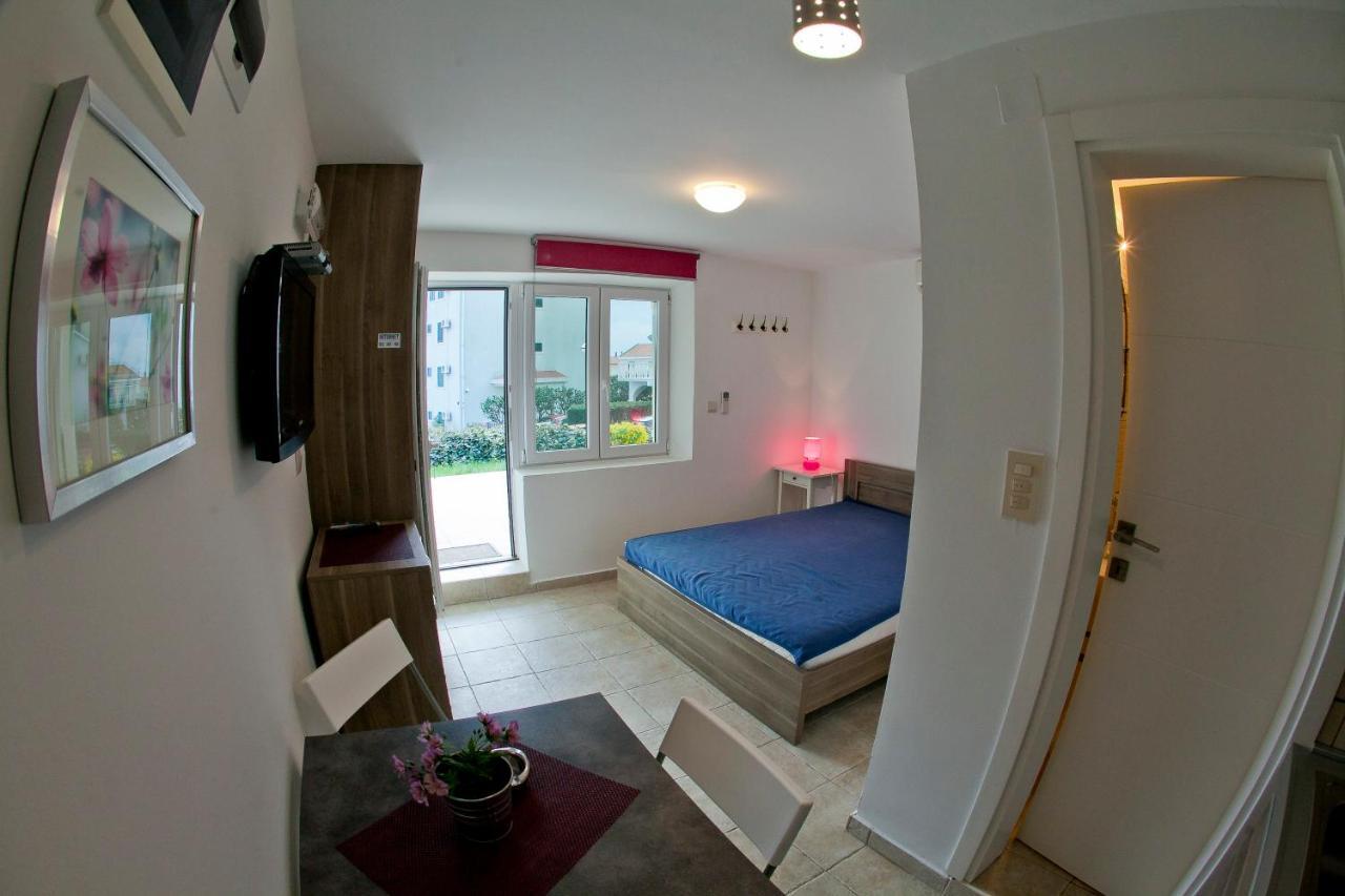 Apartments Mandarina Garden Petrovac Kamer foto